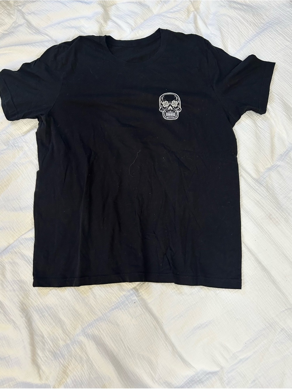 Men's Black Short-Sleeve Skull Graphic Tee